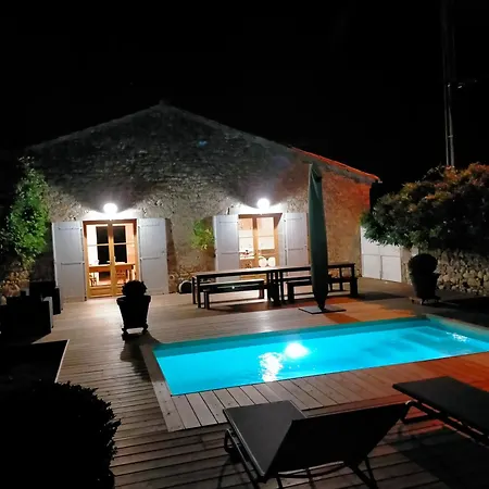 Chateau Fongiras 11 Personnes Medoc * Saint-Germain-dʼEsteuil